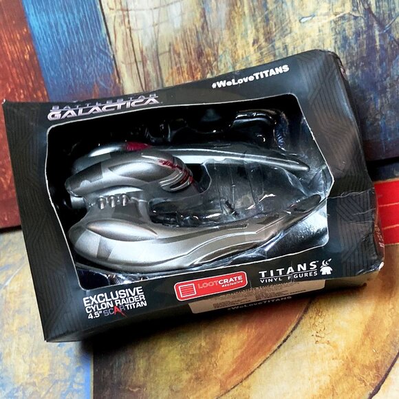 NEW BATTLESTAR GALACTICA CYLON RAIDER TITANS VINYL TOY MODEL - (LOOT CRATE SE - Picture 2 of 8